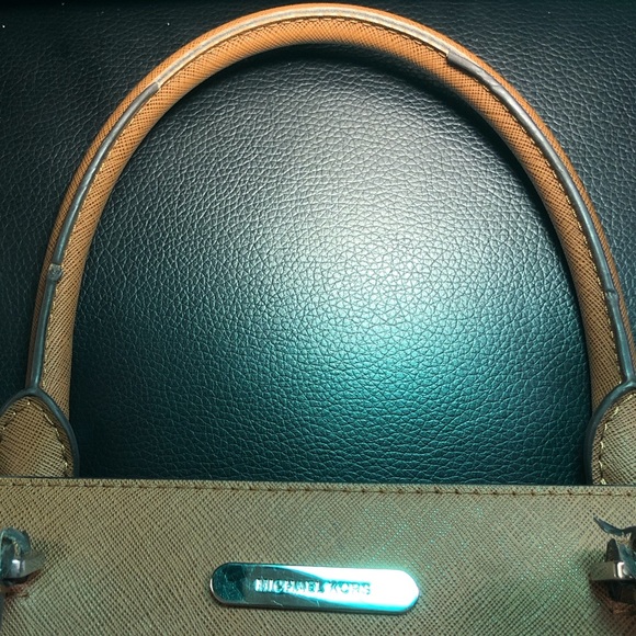 MICHAEL KORS COLGATE HANDBAG. - Picture 3 of 6